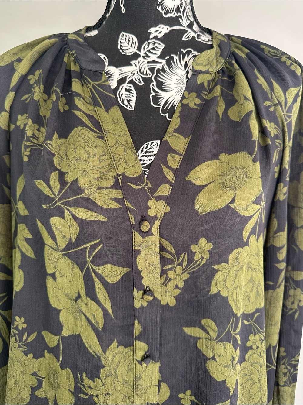Boho style black and green floral blouse - Picture 2 of 7